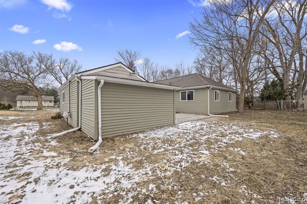 970 Henderson Avenue, Waterford, MI 48328 — Photo 20