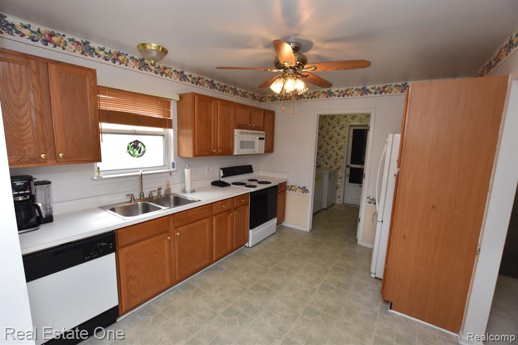 2117 OAKBROOK Boulevard, Walled Lake, MI 48390 — Photo 10