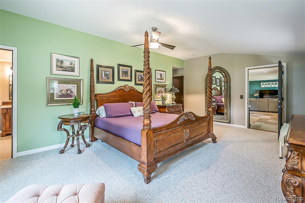 4990 Broomfield Lane, West Bloomfield, MI — Photo 12
