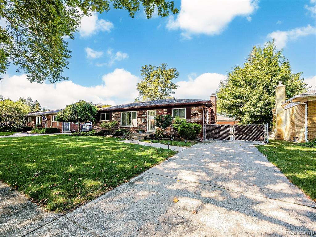 40141 RADCLIFF Drive, Sterling Heights, MI 48313 — Photo 26