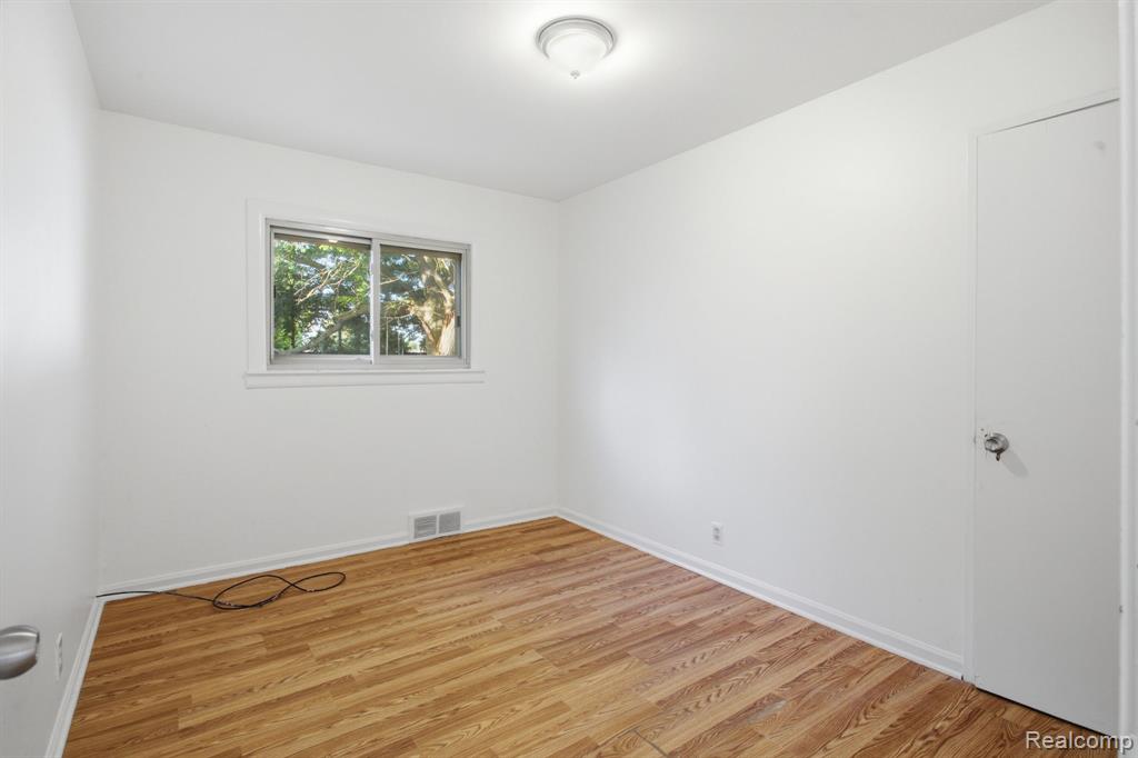 4685 Julius Boulevard, Westland, MI 48186 — Photo 16