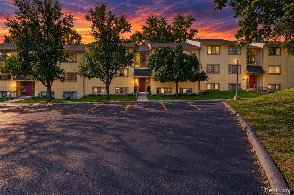 1695 Riverside Drive, 7, Rochester Hills, MI 48309