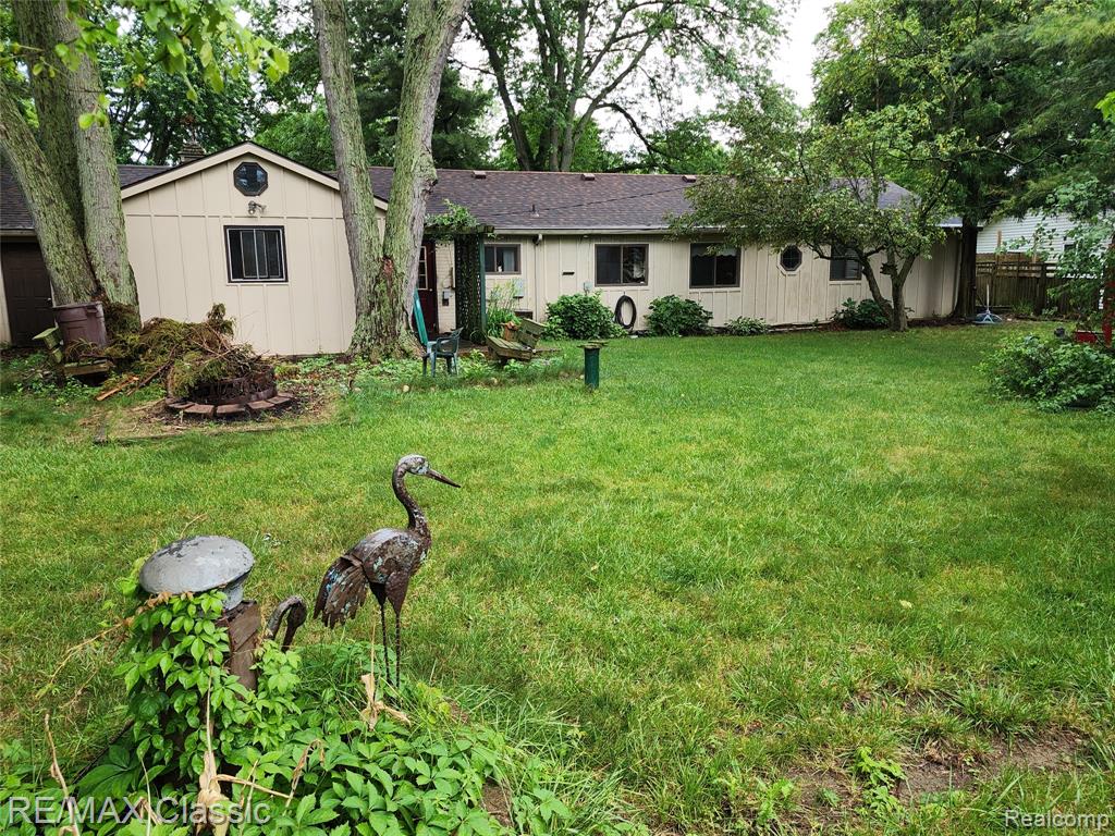 6388 Hermana Road, West Bloomfield, MI 48324 — Photo 24