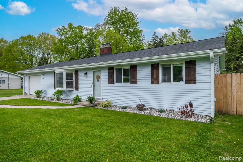 3585 Creekwood Drive, Saginaw, MI 48601 — Photo 3