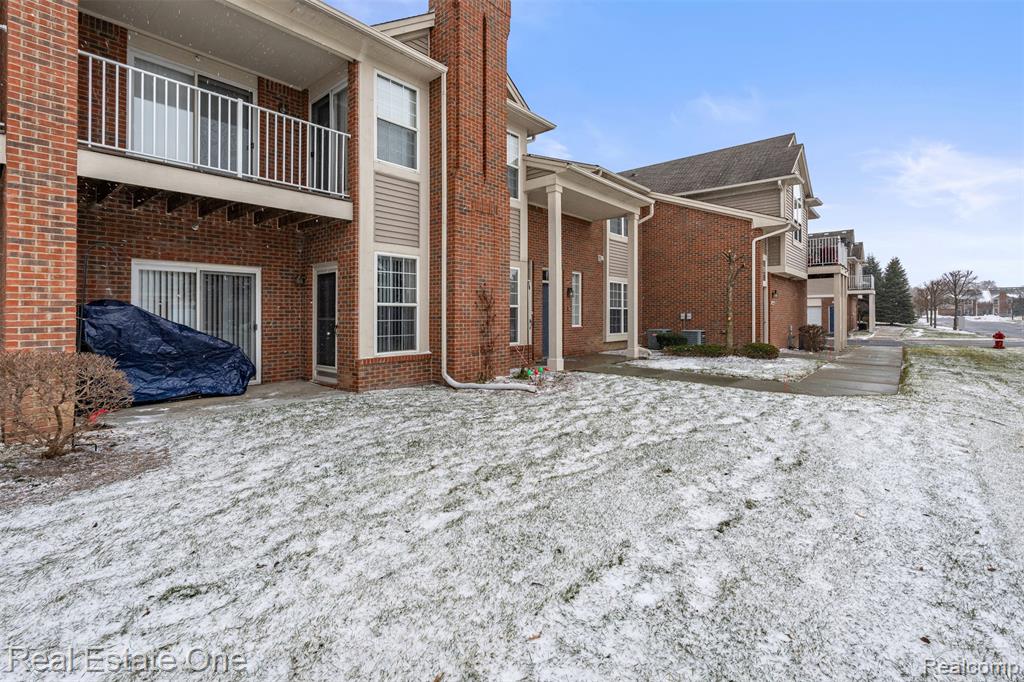 48436 Maplehurst Drive, Shelby Twp, MI 48317 — Photo 26