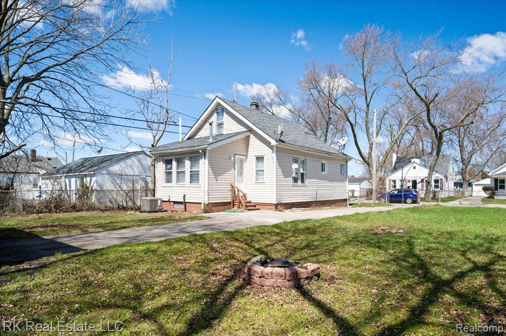 8630 HUPP Avenue, Warren, MI 48089 — Photo 24