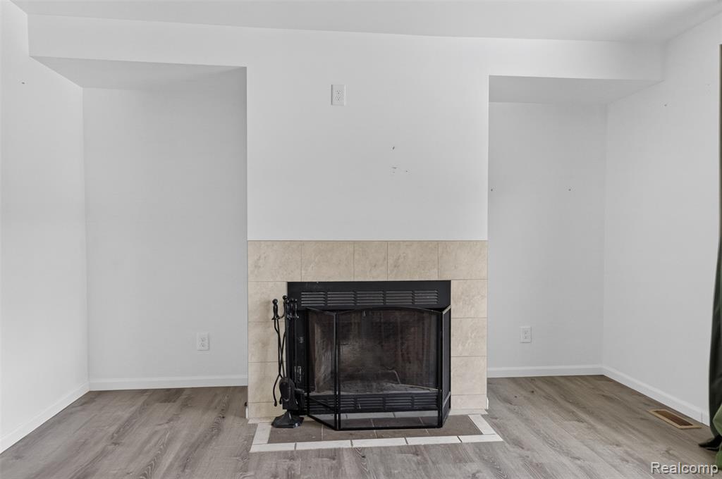 20471 Hollywood Street, Harper Woods, MI 48225 — Photo 9