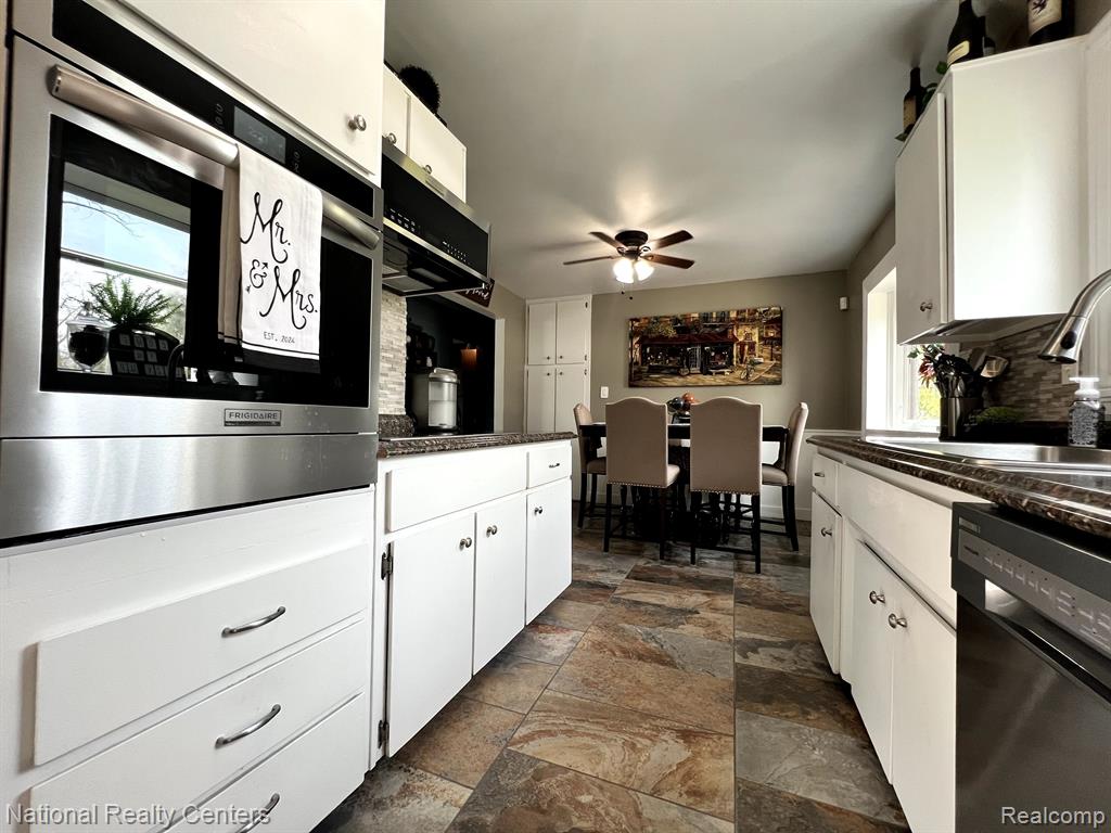 936 ALLEN Drive, Northville, MI 48167 — Photo 15