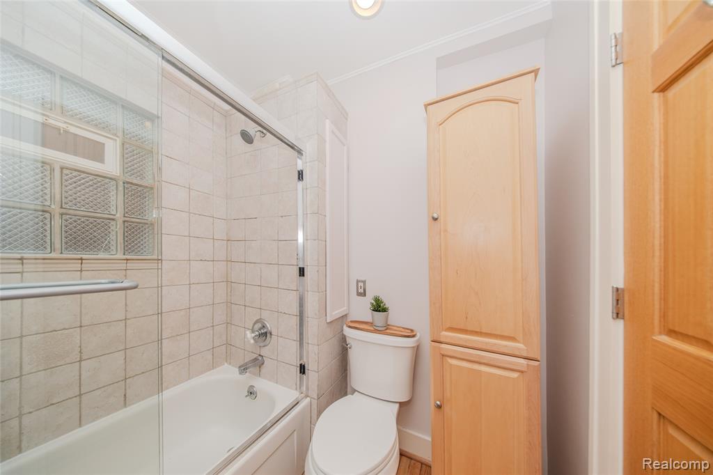 927 N Maple Avenue, Royal Oak, MI 48067 — Photo 30