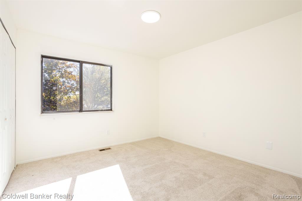 46038 SPINNING WHEEL Drive, Canton, MI 48187 — Photo 25