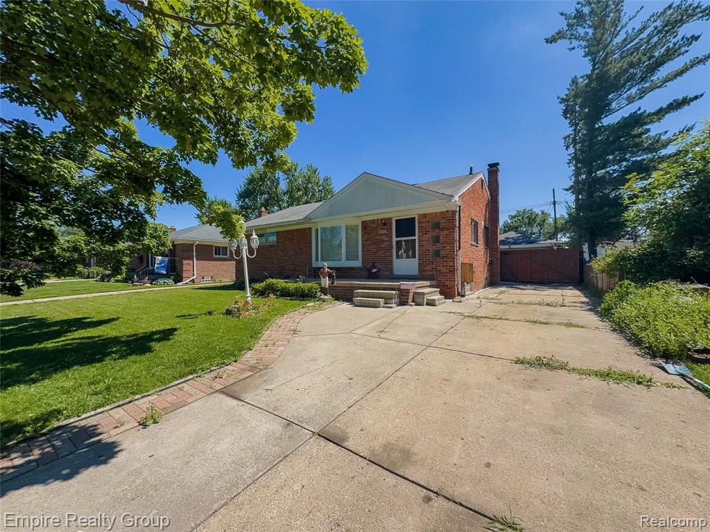 905 N Esplanade Street, Mount Clemens, MI 48043 — Photo 8