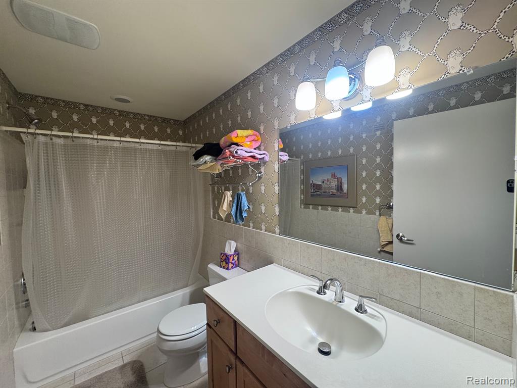 674 W 11 MILE Road, Royal Oak, MI 48067 — Photo 19