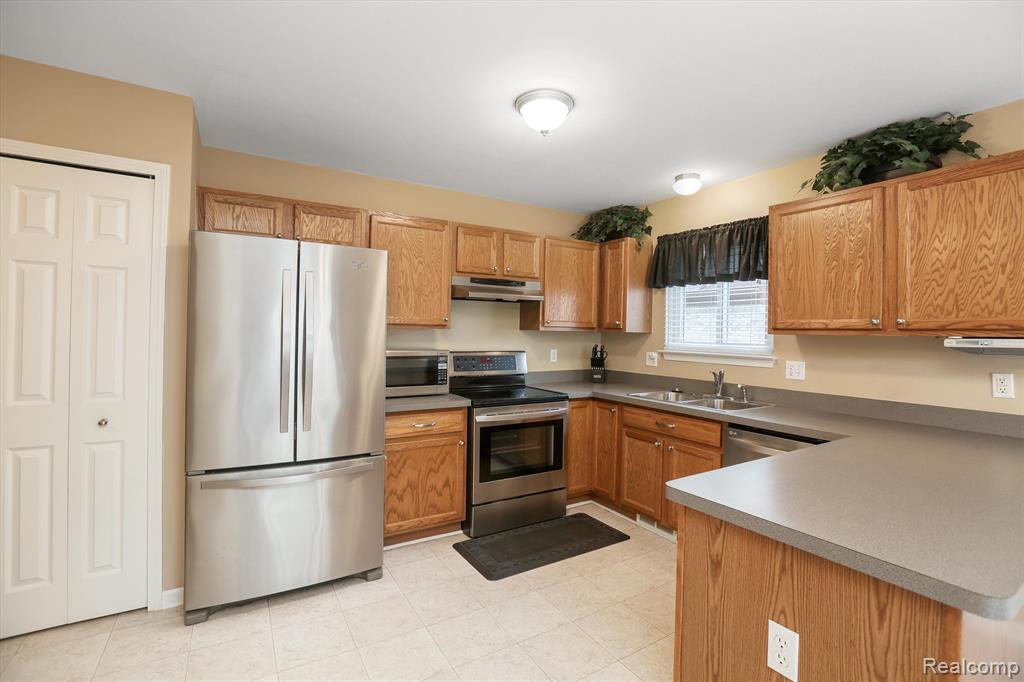 43250 DANIEL Drive, Van Buren, MI 48111 — Photo 6
