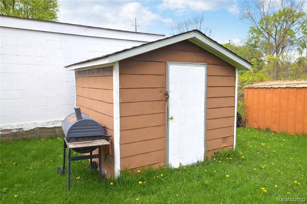 4301 Pengelly Road, Flint, MI 48507 — Photo 15