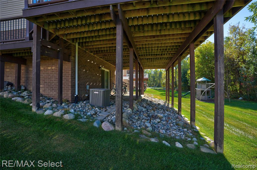6363 Amber Lane, Grand Blanc, MI 48439 — Photo 11