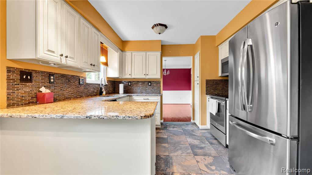 165 Lisa Court, White Lake, MI — Photo 11
