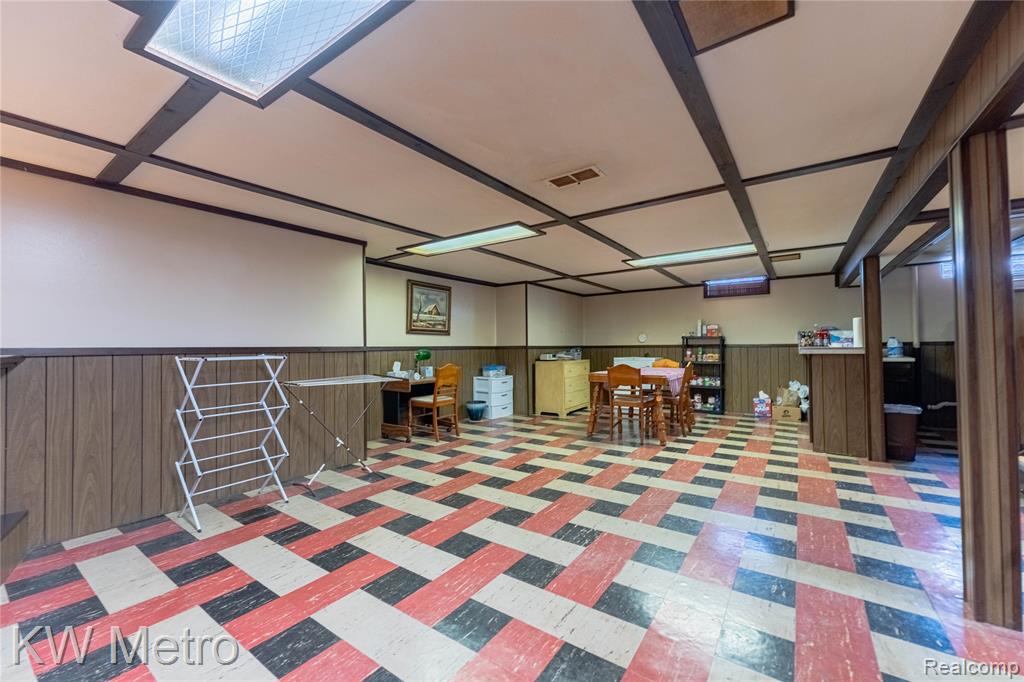 8487 Salem Lane, Dearborn Heights, MI 48127 — Photo 24