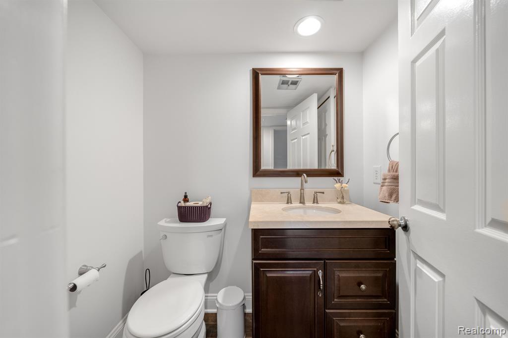 3630 OLD CREEK Road, Troy, MI 48084 — Photo 13