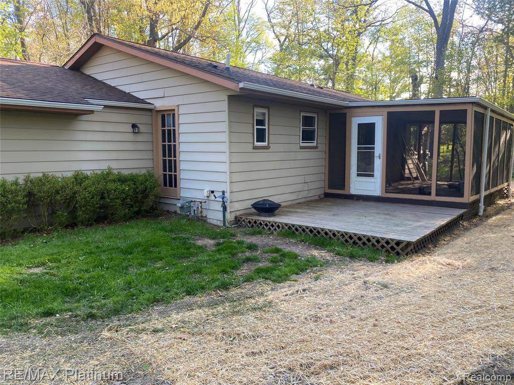 2482 Livernois Drive, Howell, MI 48843 — Photo 28