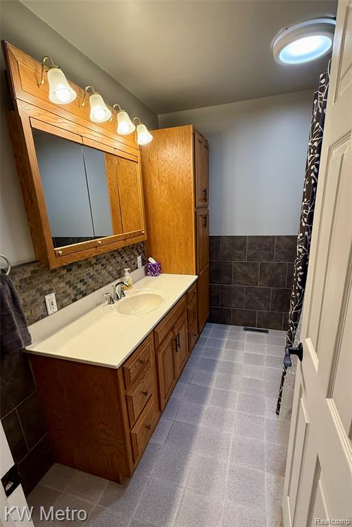 2949 E Hillside Drive, Midland, MI 48640 — Photo 13