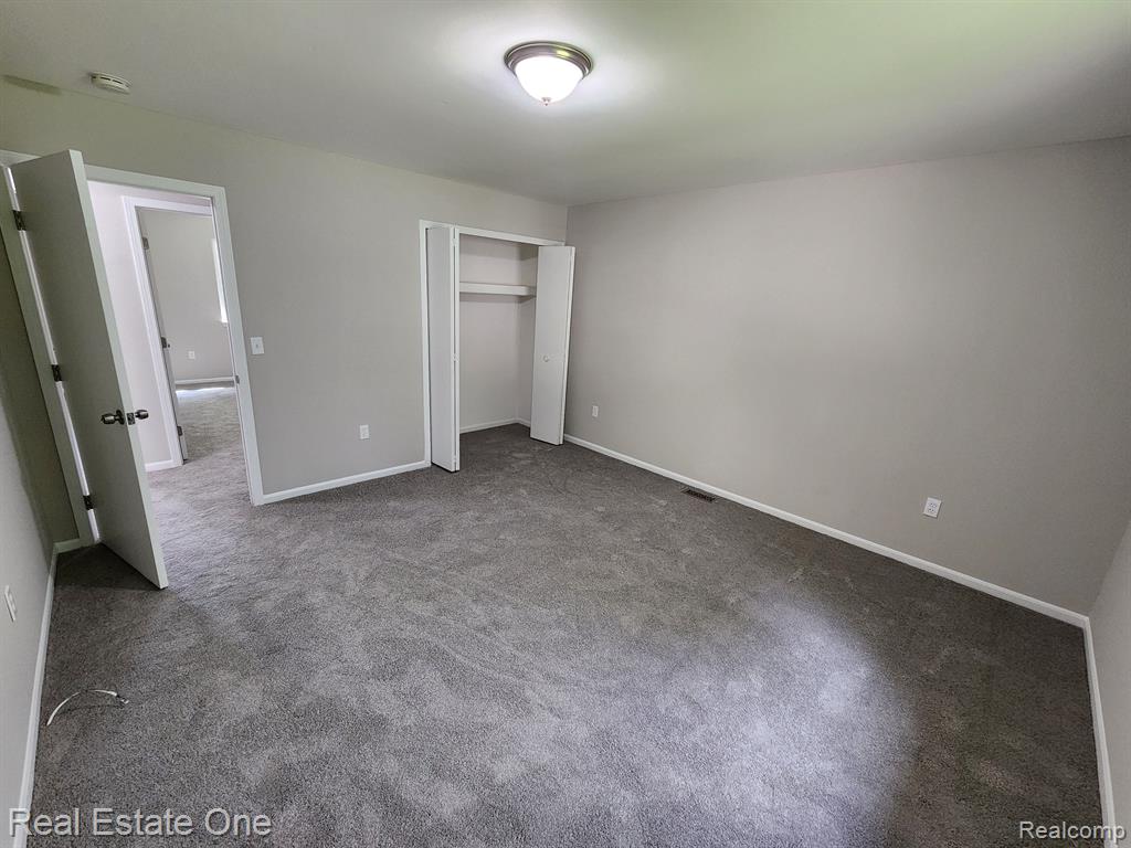 700 W GARDENIA Avenue, Madison Heights, MI 48071 — Photo 25