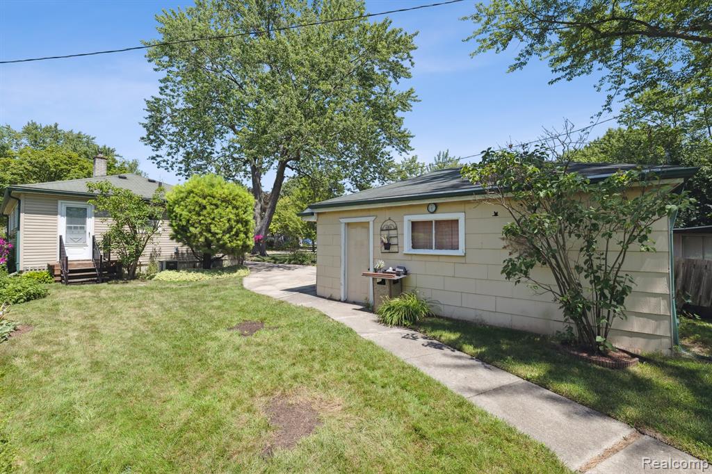 543 Broadacre Avenue, Clawson, MI — Photo 35