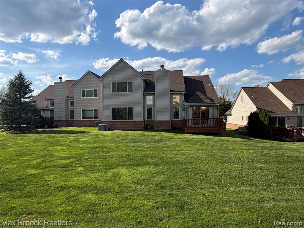 6166 Lochmore Drive, Commerce Twp, MI 48382 — Photo 25