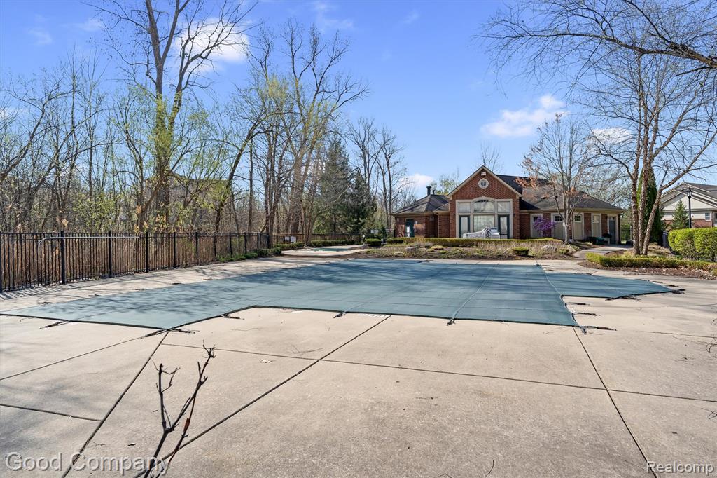 602 Pointe Drive, Walled Lake, MI 48390 — Photo 26
