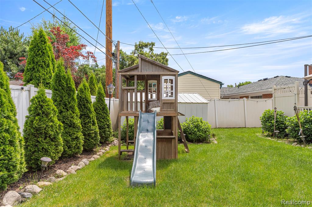 8570 Rockland Street, Dearborn Heights, MI 48127 — Photo 41
