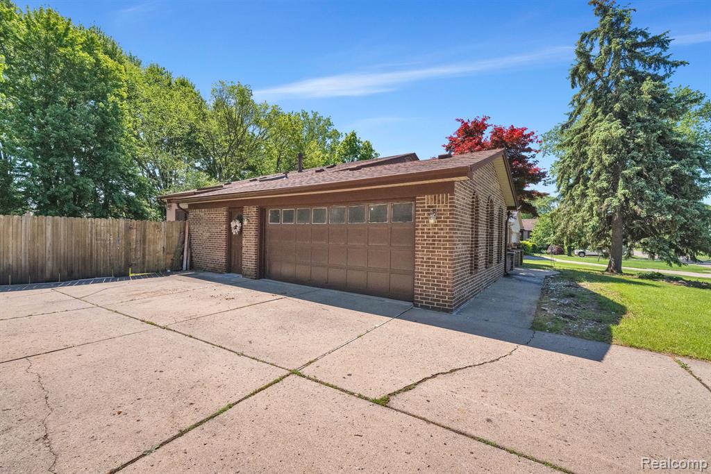 18823 Millar Road, Clinton Twp, MI 48036 — Photo 9