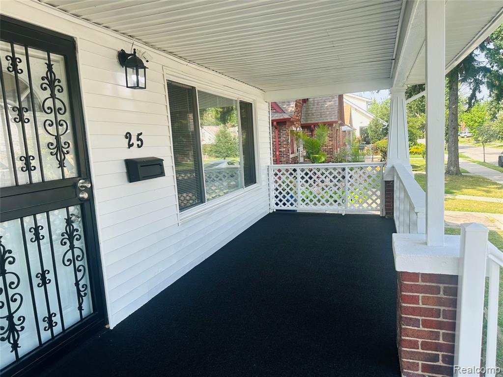 25 W Greendale, Highland Park, MI 48203 — Photo 2
