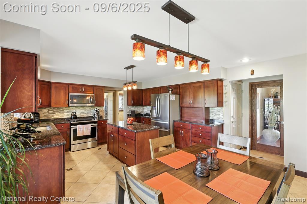 46674 Snowbird Drive, Macomb, MI 48044 — Photo 12