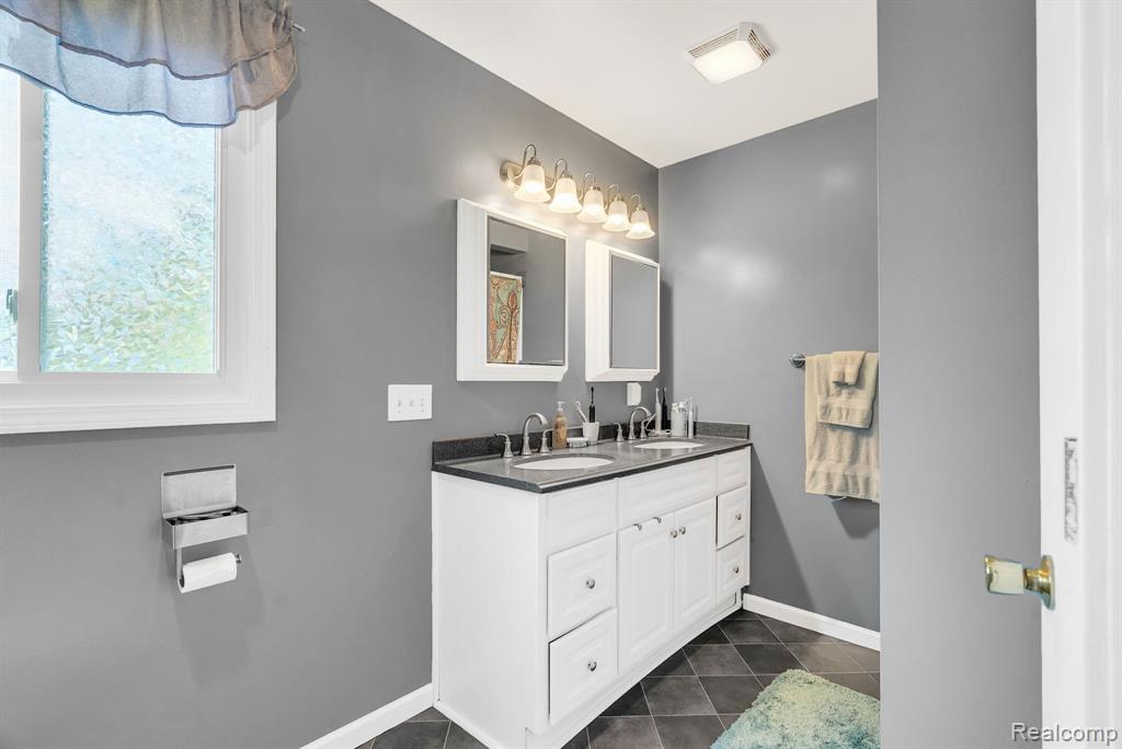 3176 Yorkshire Drive, Port Huron, MI 48060 — Photo 29