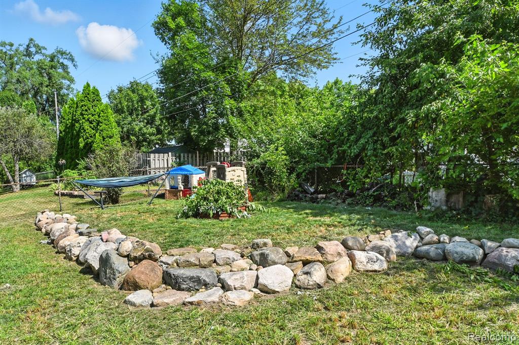 800 Birdsong Drive, Milford, MI 48381 — Photo 23