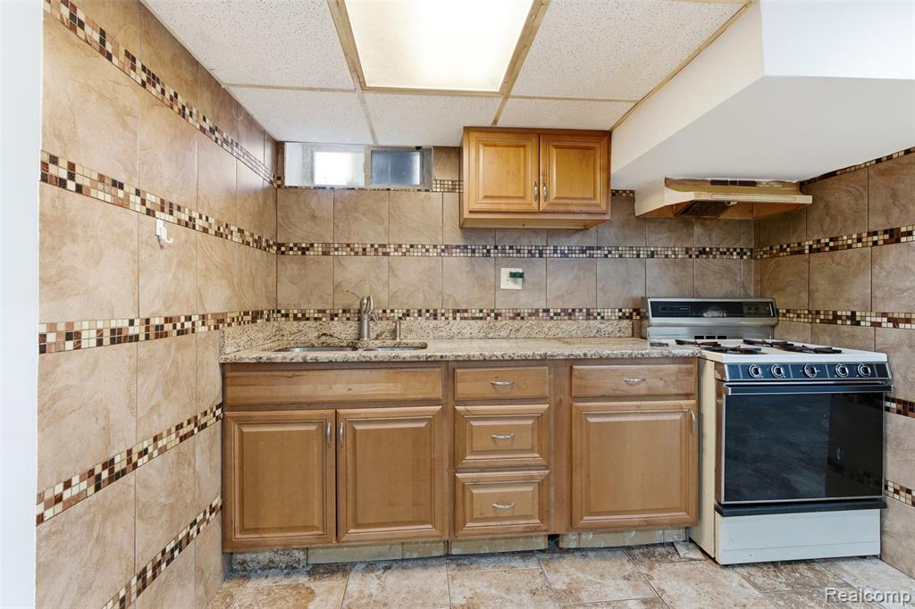 7002 Norborne Avenue, Dearborn Heights, MI 48127 — Photo 15