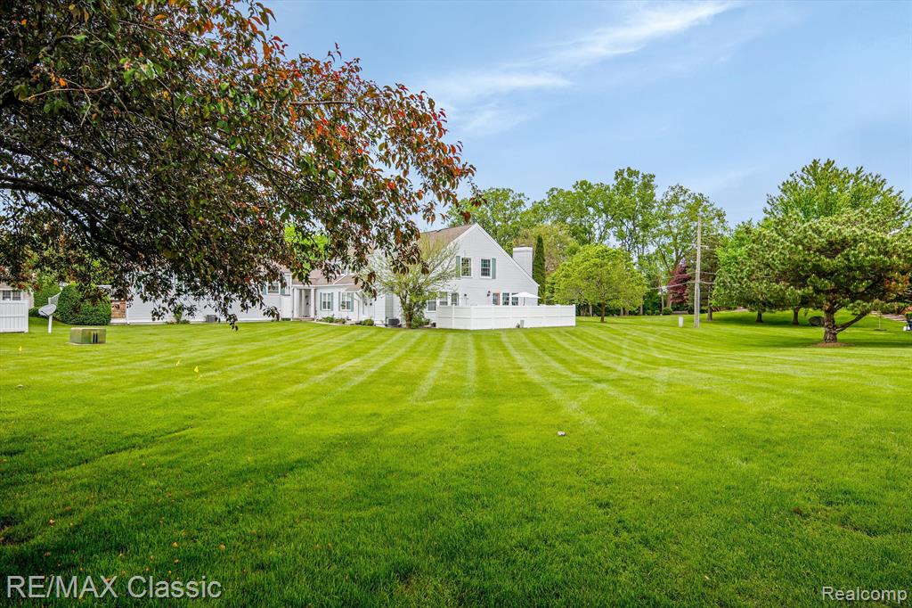 41722 ONAWAY Drive, Northville, MI 48167 — Photo 22