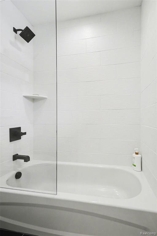 7020 Driftwood Drive, Fenton, MI 48430 — Photo 48