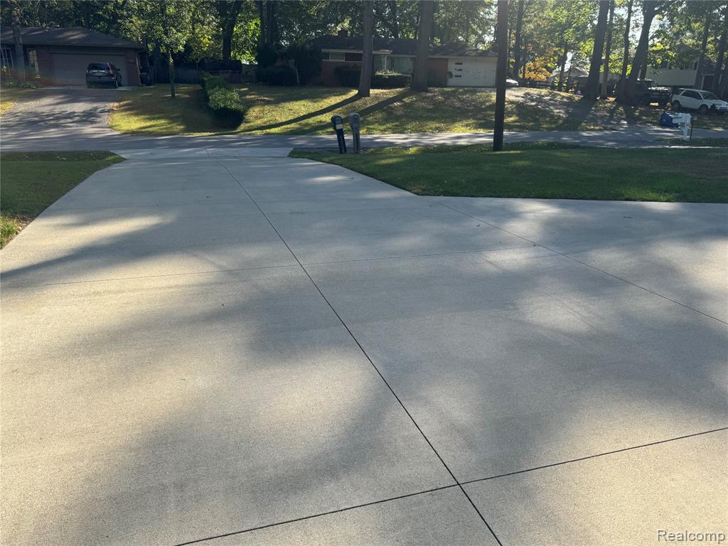 7665 Apache Trail Road, Temperance, MI 48182 — Photo 44