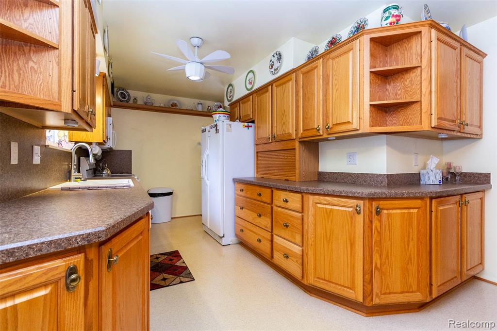 772 Robbinann Drive, Waterford, MI 48328 — Photo 12