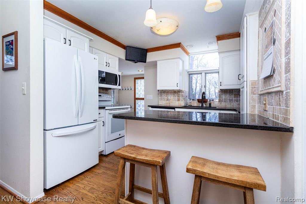 580 Elkinford Drive, White Lake, MI 48383 — Photo 37