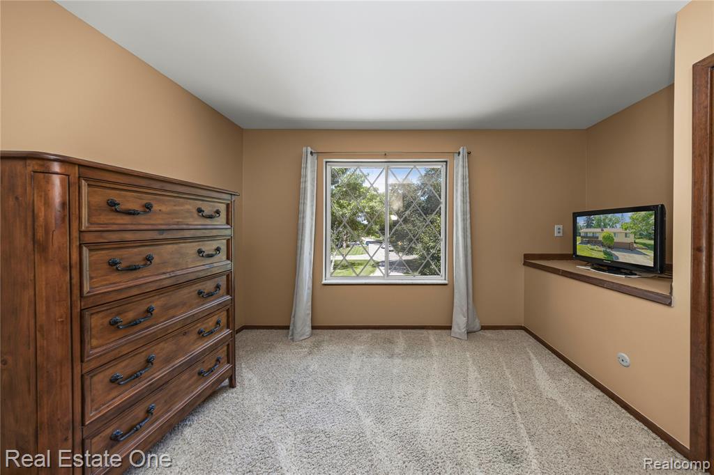 7400 Biscayne Avenue, White Lake, MI 48383 — Photo 21