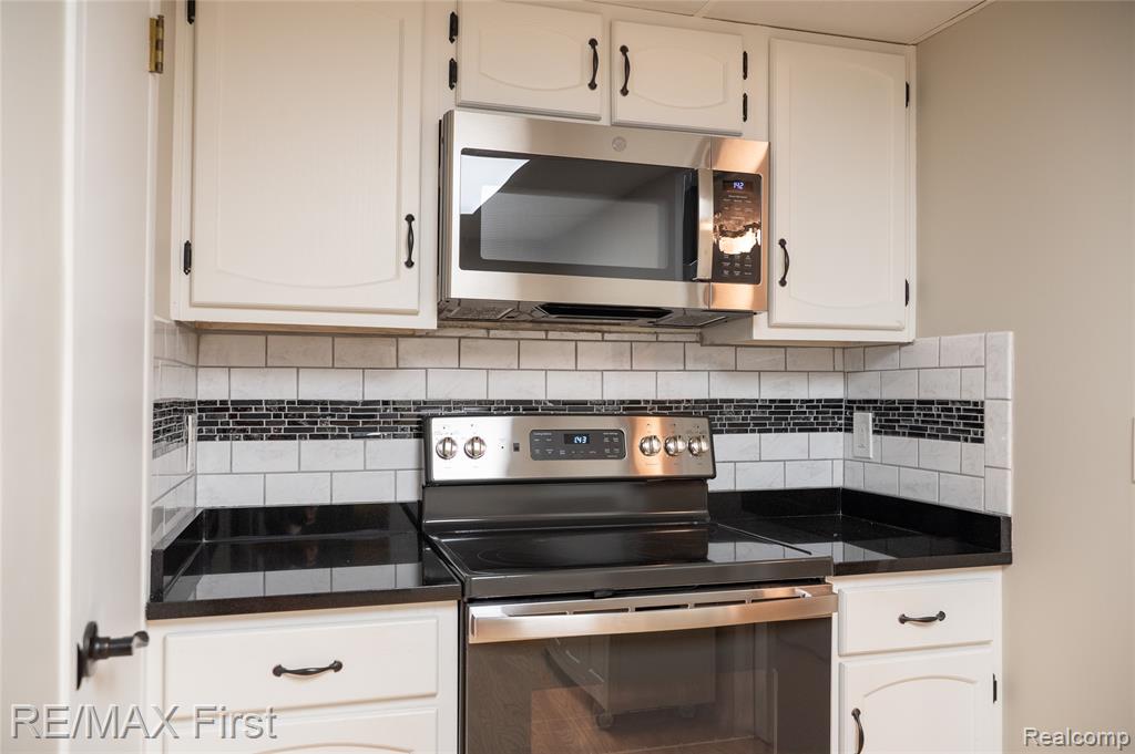 17865 University Park Drive, Livonia, MI 48152 — Photo 31