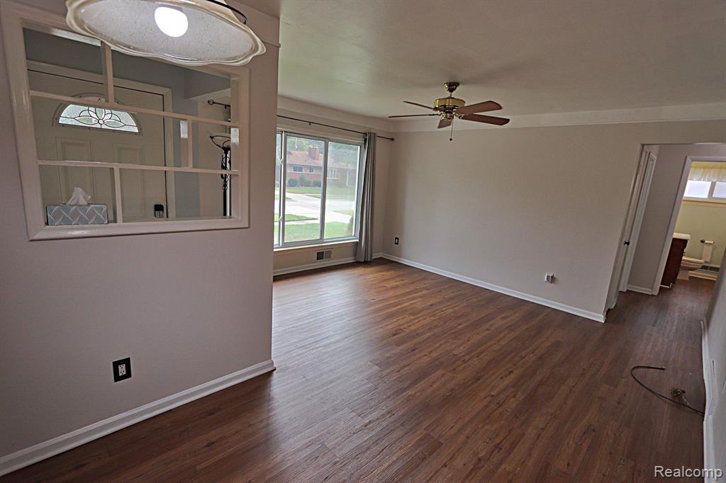9929 DEERING Street, Livonia, MI 48150 — Photo 12