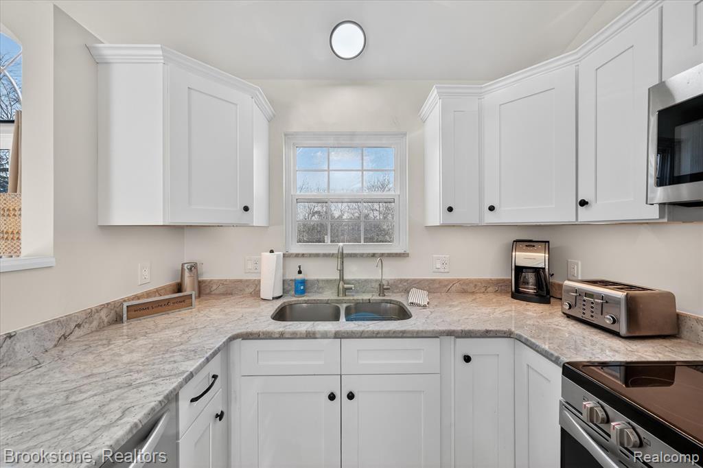 220 Oakbrooke Drive, 3, South Lyon, MI 48178 — Photo 11