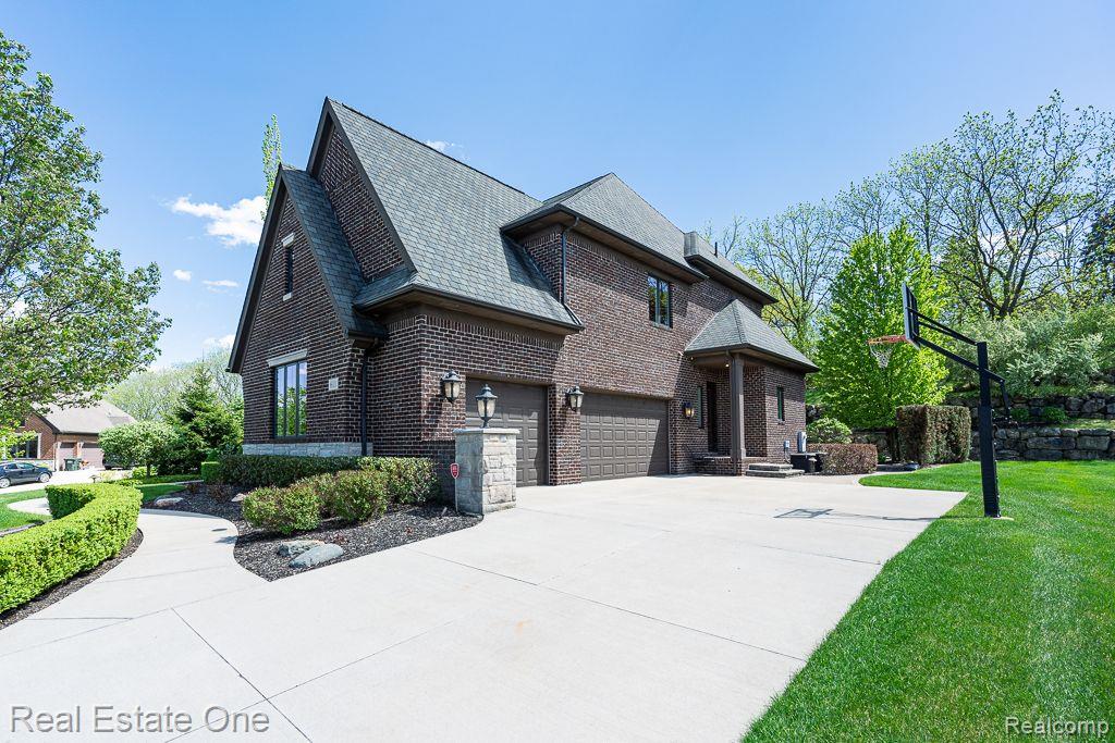 611 Wellington Circle, Rochester Hills, MI 48309 — Photo 3