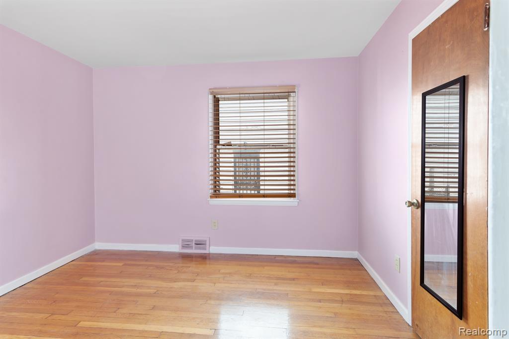 7668 HEYDEN Street, Detroit, MI 48228 — Photo 16