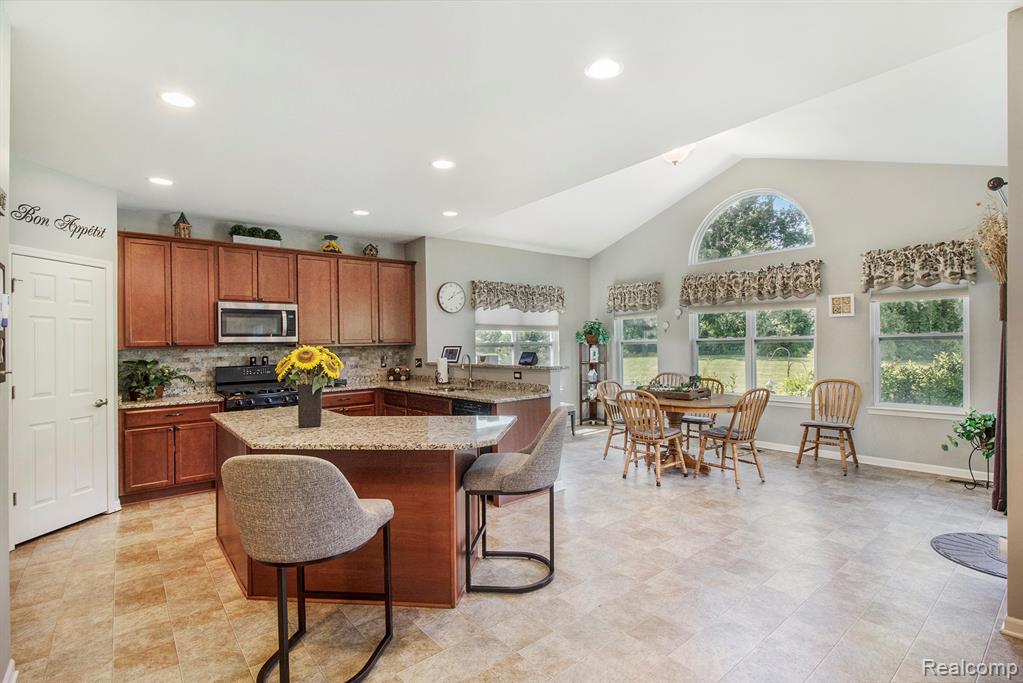 8433 Thorn Hill Drive, Howell, MI 48843 — Photo 6