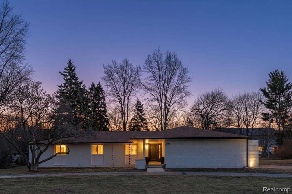 1661 Winthrop Road, Bloomfield Hills, MI 48302 — front exterior
