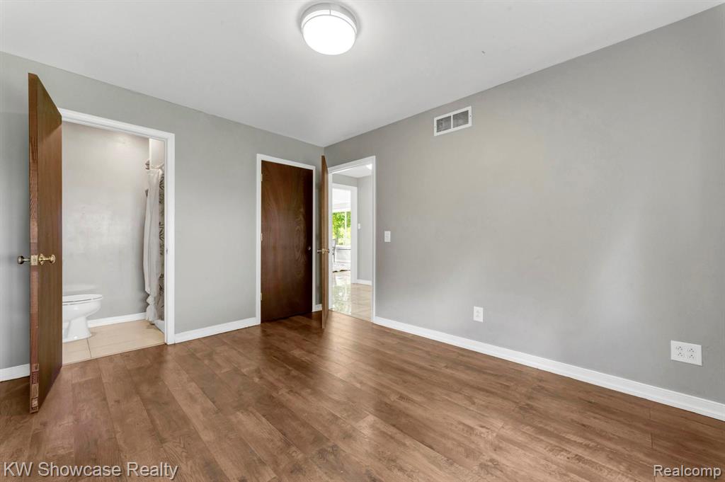 7969 Richardson Road, West Bloomfield, MI 48323 — Photo 22