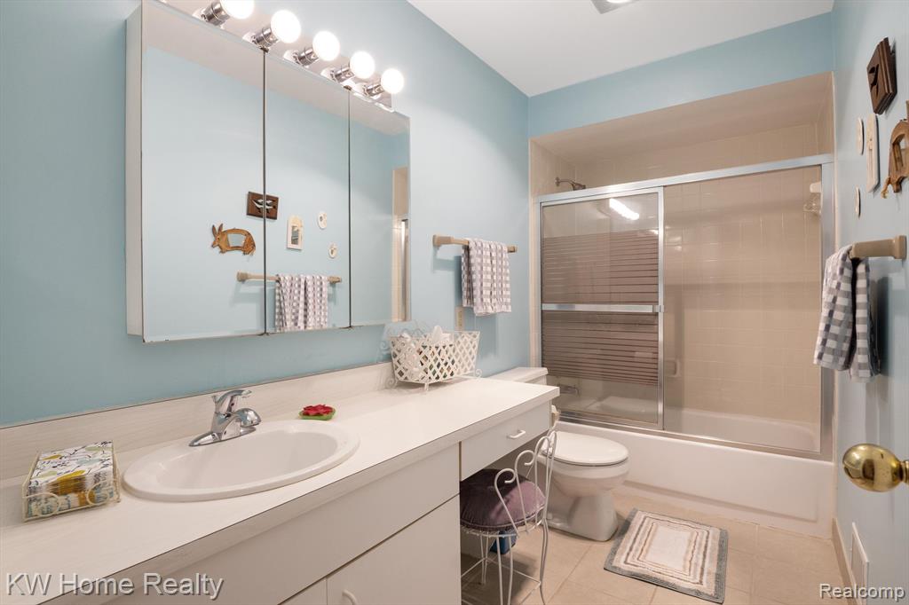 29691 Pine Ridge Circle, Farmington Hills, MI 48331 — Photo 30